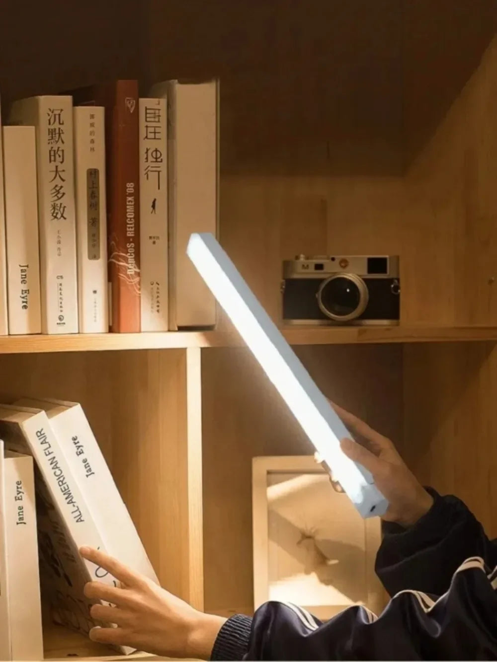 Oppladbar LED-lampe med bevegelsessensor på kjøkkenet