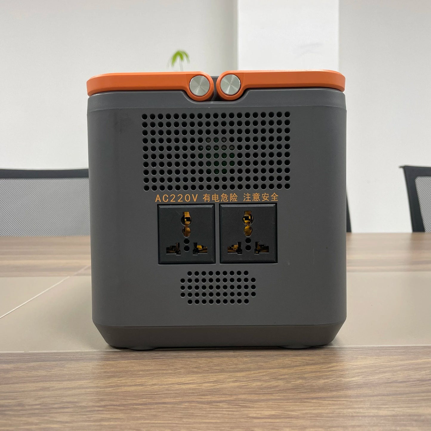 500W Portable Solar Power Station with LiFePO4 Battery